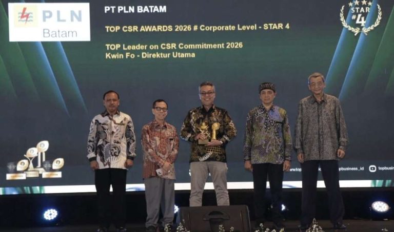 PLN Batam Raih Penghargaan TOP CSR Awards 2026 dan TOP Leader on CSR Commitment 2026