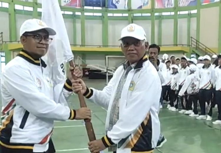 Bupati Karimun Lepas Kontingen Popda X Kepri 2026, Target Tembus Tiga Besar