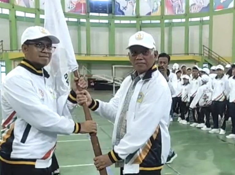 Bupati Karimun Lepas Kontingen Popda X Kepri 2026, Target Tembus Tiga Besar