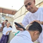 Jemaah Haji Asal Ngawi Buka Layanan Cukur Gratis untuk Tahalul di Mina