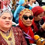 Saat Busana Khas Jemaah Haji Sulsel Tarik Perhatian di Bandara Jeddah, Menhaj Sebut Tradisi Unik