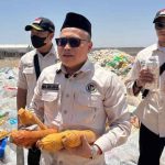 Sidak Gudang Logistik, Kadaker Madinah Temukan Ribuan Botol Zamzam Sitaan