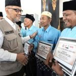Menhaj Salurkan Bantuan dari Uni Emirat Arab untuk 17 Jemaah Haji Jombang