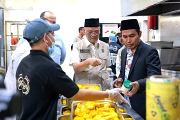 Pastikan Layanan Konsumsi Jemaah Aman, Menhaj dan Amirul Hajj Tinjau Dua Dapur Katering di Madinah