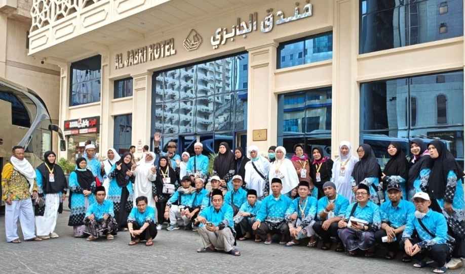 Kisah 42 Orang Keluarga Besar Bani Sawijaya Naik Haji Bersama dalam Satu Kloter