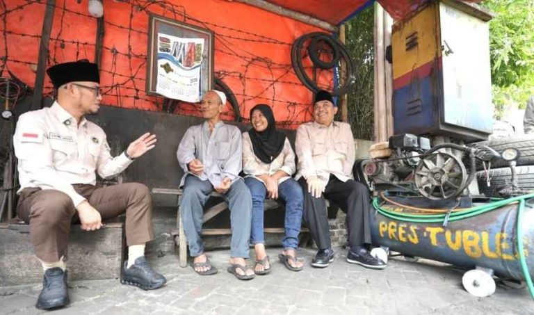12 Berjuang Demi Berangkat Haji, Wamenhaj Dahnil Anzar Kunjungi Haji Sulaji