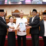 Amsakar-Li Claudia Sampaikan Ranperda Pertanggungjawaban APBD 2025, DPRD Apresiasi Capaian Opini WTP ke-14