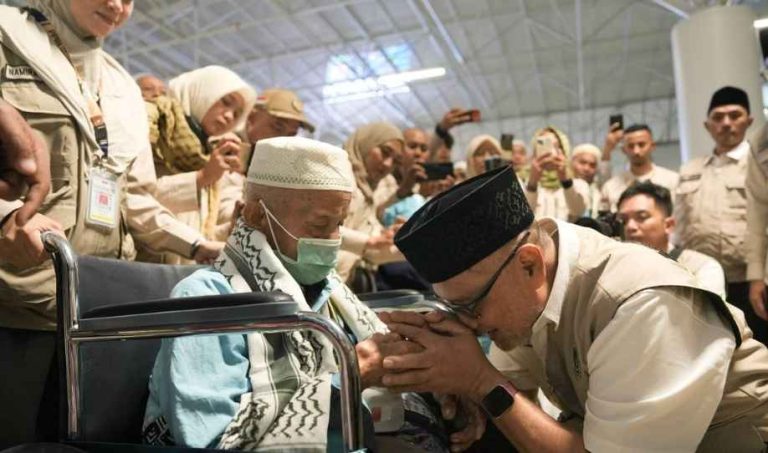 Menhaj Lepas Kepulangan Perdana Jemaah Haji Indonesia ke Tanah Air