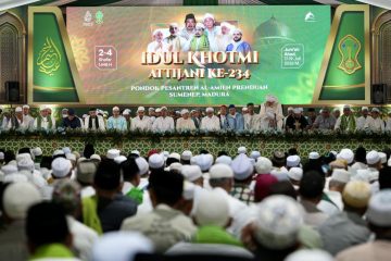 Puluhan Ribu Jamaah Ikuti Hari Pertama Idul Khotmi Nasional Tarekat Tijaniyah di Ponpes TMI Al Amien Sumenep