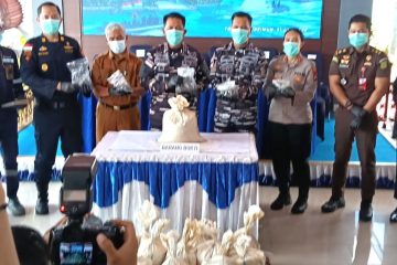 Lanal TBK Gagalkan Penyelundupan 1,9 Ton Pasir Timah Ilegal di Perairan Karimun