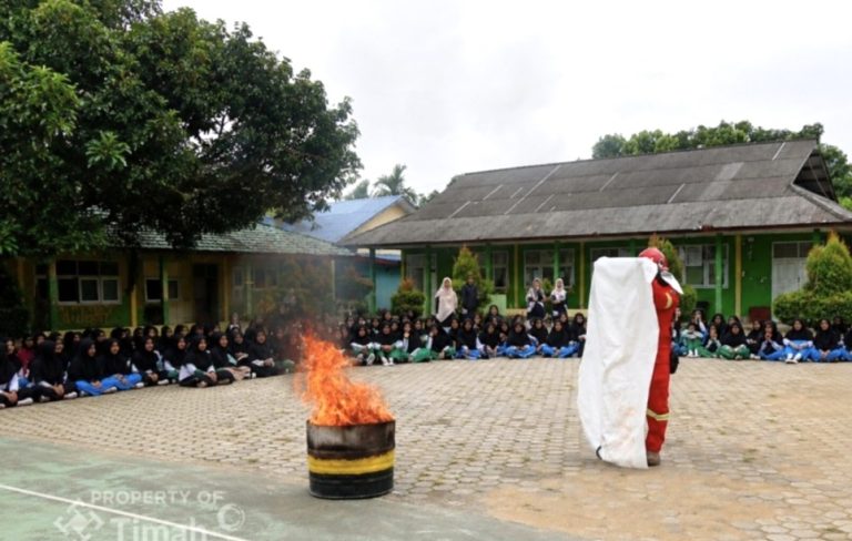 PT Timah Edukasi Santri Ponpes Darul Furqan tentang Penanganan Kebakaran