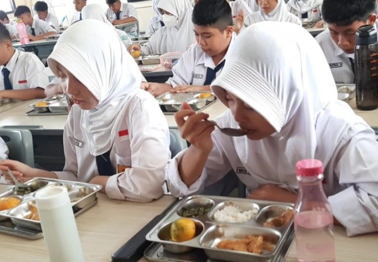 DPR Desak Kemenkeu dan Bappenas Segera Tindak Lanjuti Putusan MK soal Anggaran MBG