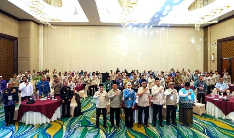 Evaluasi Haji Embarkasi Banjarmasin, Menhaj Utamakan Istithaah Kesehatan dan Nol Toleransi Pelanggaran