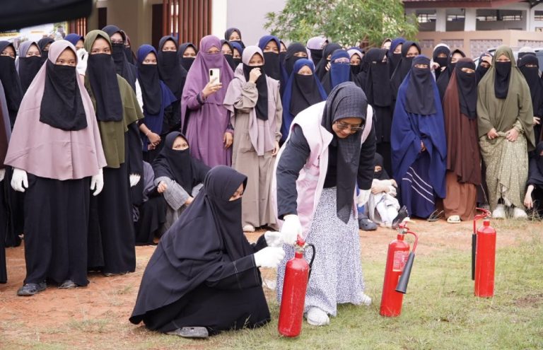 Srikandi PLN Batam Gelar Program ‘Srikandi Sahabat Anak’ Pesantren Imam Syafi’i