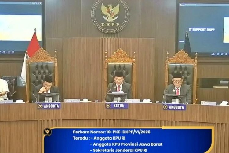 DKPP Jatuhkan Sanksi Peringatan Keras kepada Anggota KPU RI dan KPU Jabar terkait Penggunaan Helikopter