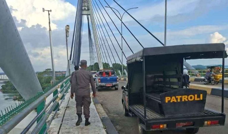 Patroli Gabungan Tertibkan Parkir di Jembatan Barelang