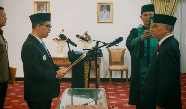 Bupati Karimun Lantik Sularno sebagai Penjabat Sekda