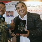 Dr. Ariawan Raih Penghargaan Tokoh Muda Jurnalistik Kreatif dari Swarna Dwipa Institute