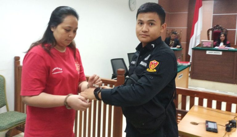 Gelapkan Dua Mobil Rental, Hakim PN Batam Vonis Carolien Parewang 3 Tahun 6 Bulan Penjara