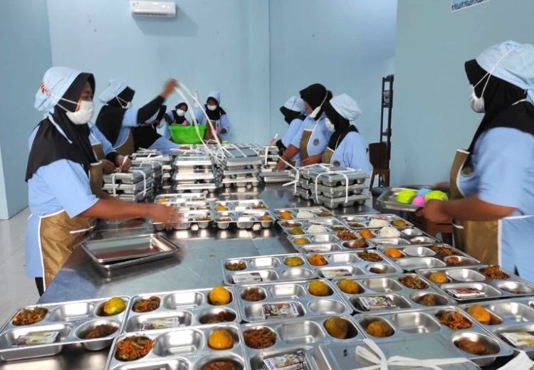 690 Siswa SMKN 6 Semarang Diduga Keracunan Usai Santap Menu Makan Bergizi Gratis