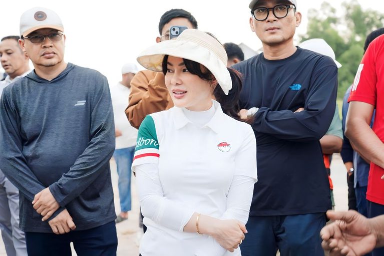 29 Titik Banjir Ditangani, Li Claudia Turun Langsung ke Lapangan