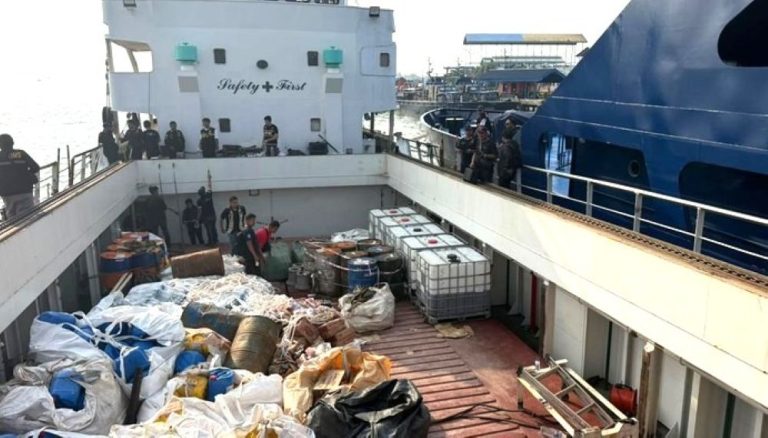Tim Gabungan Polda Kepri, BNN dan Bea Cukai Amankan Kapal Diduga Bawa 2,6 Ton Methamphetamine Cair