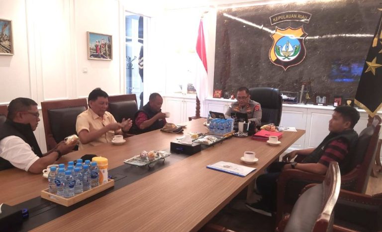 Ngeteh Santai, Kapolda Kepri Dukung Penuh Agenda UKW PWI Provinsi Kepri