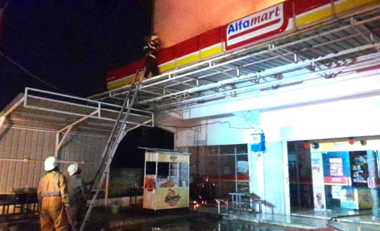 Ruko Alfamart di Tanjunguban Terbakar, Api Padam Setelah Tiga Jam