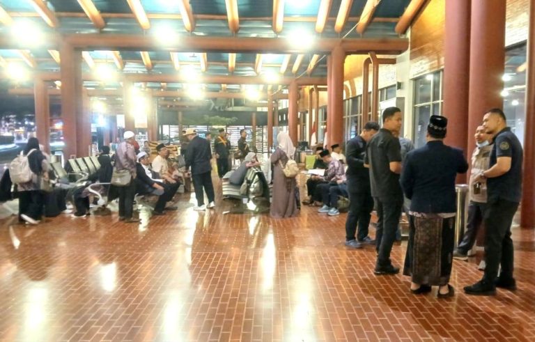 Kemenhaj Turun Tangan Lindungi 33 Jemaah Umrah Gagal Berangkat di Bandara Soetta