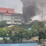 Api Muncul di Area Panel Surya Atap Kantor Bea Cukai Batam