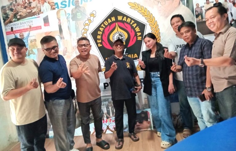 Ayu Aulia Kunjungi Graha PWI Kepri Curhat Hubungannya dengan Bupati Bintan Roby Kurniawan