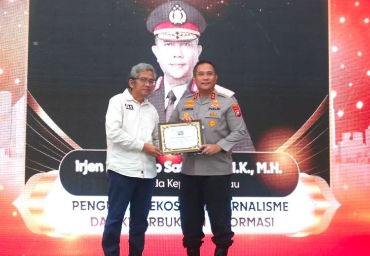 Kapolda Kepri Terima Penghargaan IJTI 2026 atas Penguatan Ekosistem Jurnalisme