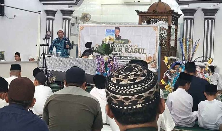 Ustadz Ucay Hadiri Peringatan Maulid Nabi di Masjid Istiqomah Batam