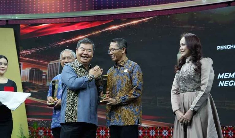 Bertepatan dengan Hari Bakti ke-55, Kepala BP Batam Raih Penghargaan Inovasi Membangun Negeri 2026