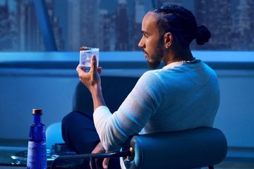 Marina Bay Sands Perluas Kolaborasi dengan Ferrari dan Lewis Hamilton di Musim Balap
