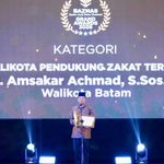 Amsakar Achmad Raih Penghargaan BAZNAS, Perkuat Komitmen Pengelolaan Zakat di Batam