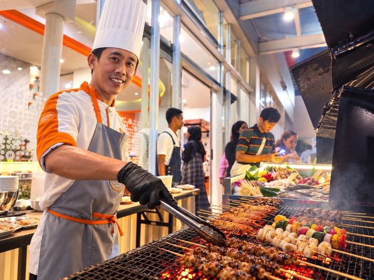 Nikmati Akhir Pekan Spesial, Harris Hotel Batam Center Luncurkan Promo “Saturday Night Grill: All You Can Eat Buffet & Live Cooking”