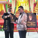 Sempena 70 Tahun, Datuk Huzrin Hood Luncurkan Buku Biografi “Ketika Langkah Menjadi Sejarah”