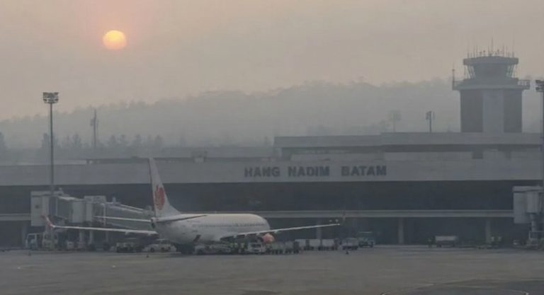Kabut Asap Ganggu Penerbangan di Bandara Hang Nadim Batam, Rute Batam-Rengat Dibatalkan