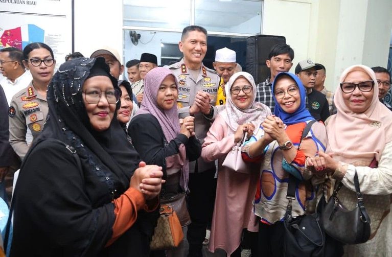 Ngopi Santai Bareng Warga Bengkong, Irjen Suhendri Tampung Aspirasi