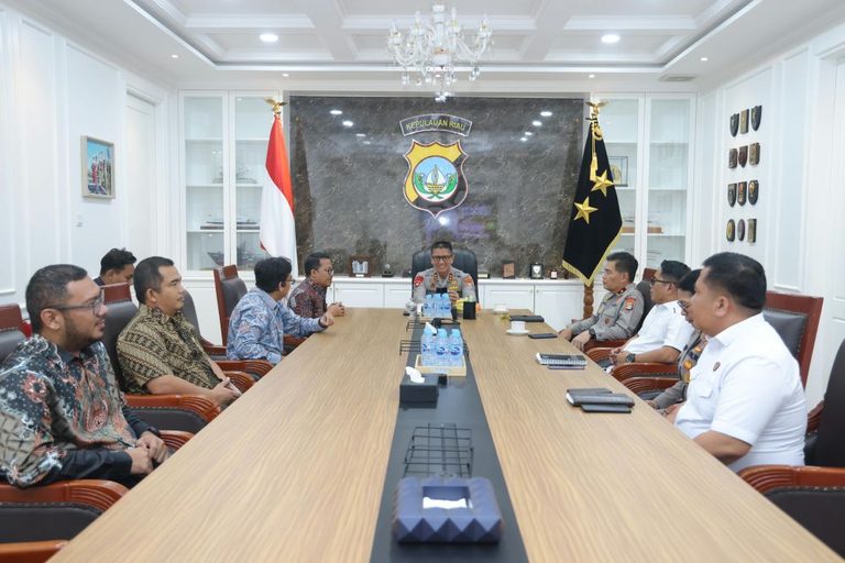 Kapolda Kepri dan PLN Perkuat Pengamanan Infrastruktur Listrik, Bahas Pasokan Batam-Bintan