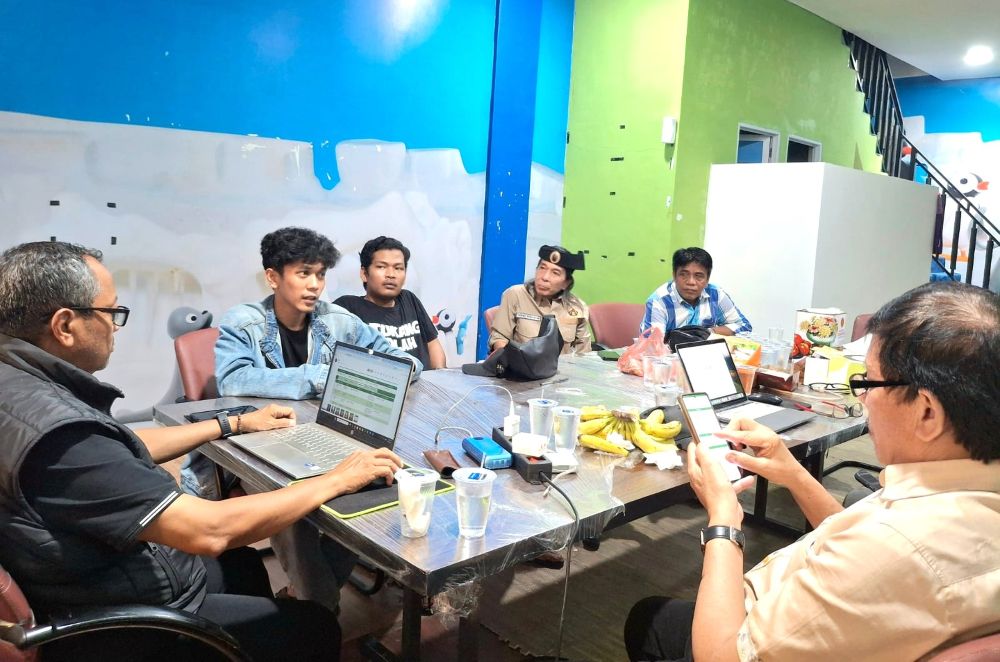 Datangi Graha PWI Kepri, Kevin Manurung Curhat Dikeluarkan Rektor ITEBA Batam